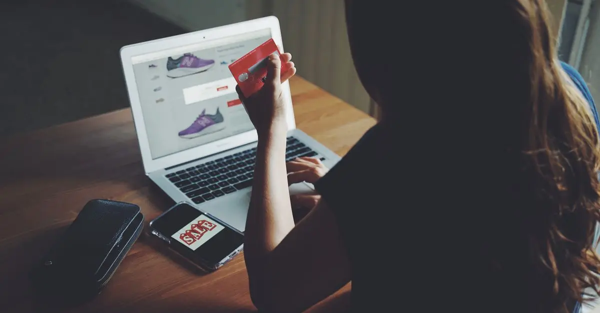 Jak śledzić mega promocje na różnych platformach zakupowych?